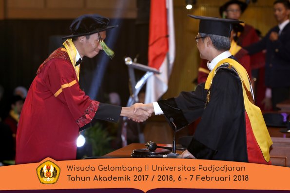 wisuda unpad gel II TA 2017-2018 fakultas kedokteran  oleh Rektor 265