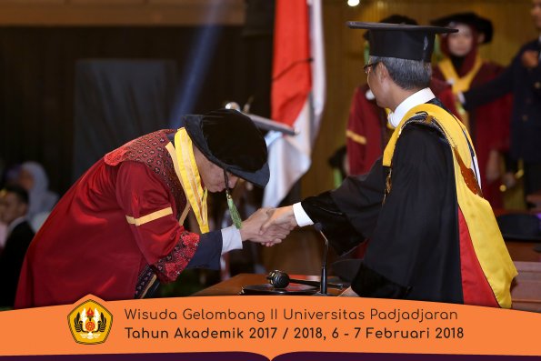 wisuda unpad gel II TA 2017-2018 fakultas kedokteran  oleh Rektor 269