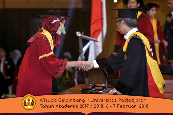 wisuda unpad gel II TA 2017-2018 fakultas kedokteran  oleh Rektor 271