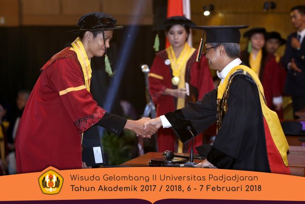 wisuda unpad gel II TA 2017-2018 fakultas kedokteran  oleh Rektor 272