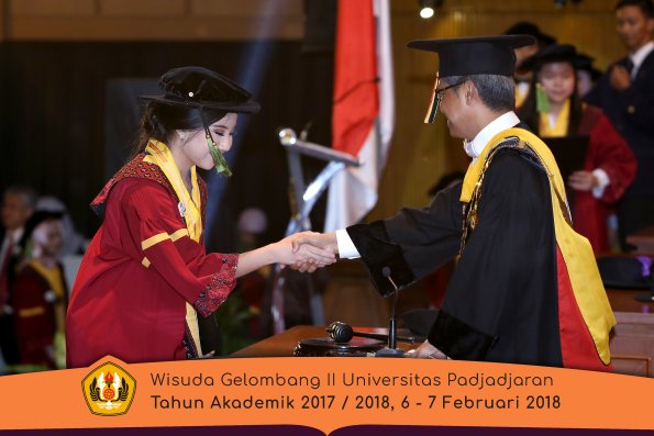 wisuda unpad gel II TA 2017-2018 fakultas kedokteran  oleh Rektor 273