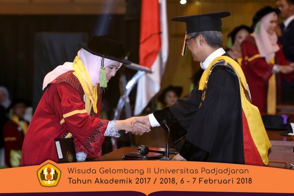 wisuda unpad gel II TA 2017-2018 fakultas kedokteran  oleh Rektor 276