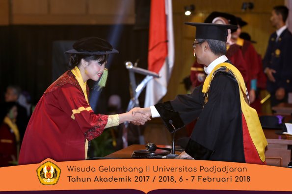 wisuda unpad gel II TA 2017-2018 fakultas kedokteran  oleh Rektor 282
