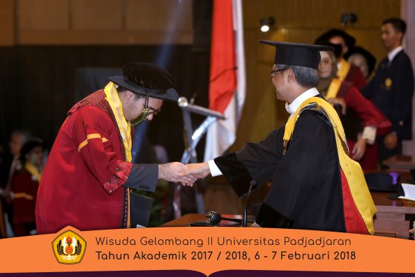 wisuda unpad gel II TA 2017-2018 fakultas kedokteran  oleh Rektor 288