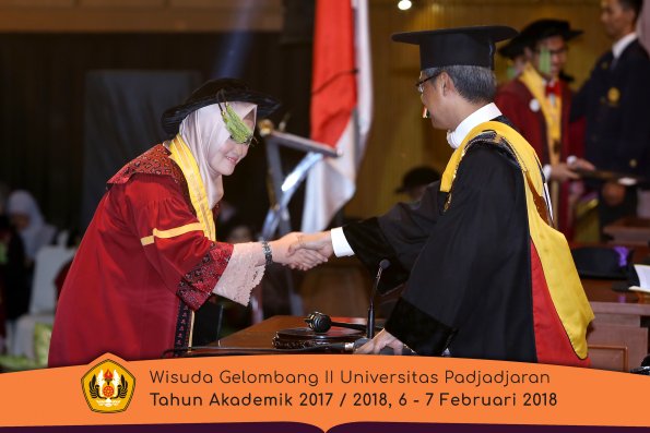 wisuda unpad gel II TA 2017-2018 fakultas kedokteran  oleh Rektor 293