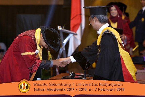 wisuda unpad gel II TA 2017-2018 fakultas kedokteran  oleh Rektor 302