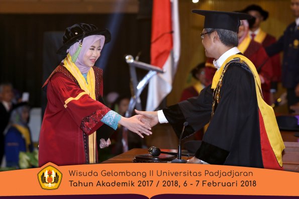 wisuda unpad gel II TA 2017-2018 fakultas kedokteran  oleh Rektor 307
