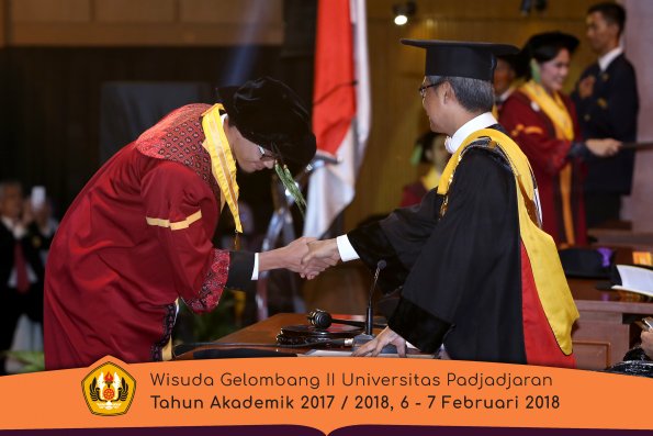 wisuda unpad gel II TA 2017-2018 fakultas kedokteran  oleh Rektor 309