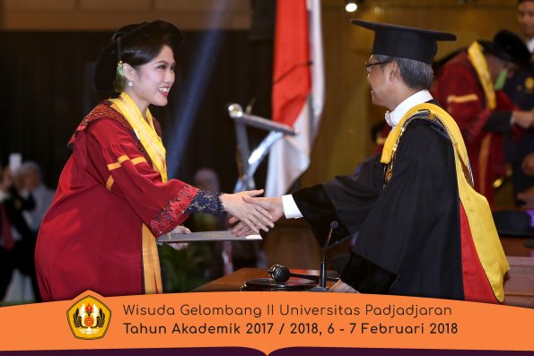 wisuda unpad gel II TA 2017-2018 fakultas kedokteran  oleh Rektor 310