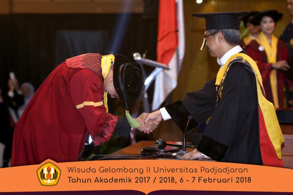 wisuda unpad gel II TA 2017-2018 fakultas kedokteran  oleh Rektor 311