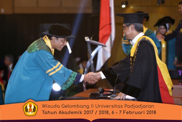 wisuda unpad gel II TA 2017-2018 sekolah pascasarjana  oleh Rektor 002