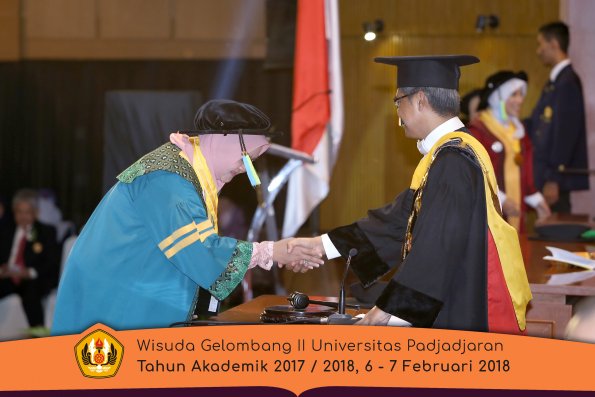 wisuda unpad gel II TA 2017-2018  Fakultas Farmasi oleh Rektor 002