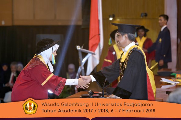 wisuda unpad gel II TA 2017-2018  Fakultas Farmasi oleh Rektor 003