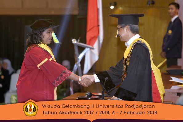 wisuda unpad gel II TA 2017-2018  Fakultas Farmasi oleh Rektor 005