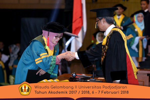 wisuda unpad gel II TA 2017-2018 MIPA Oleh Rektor 001