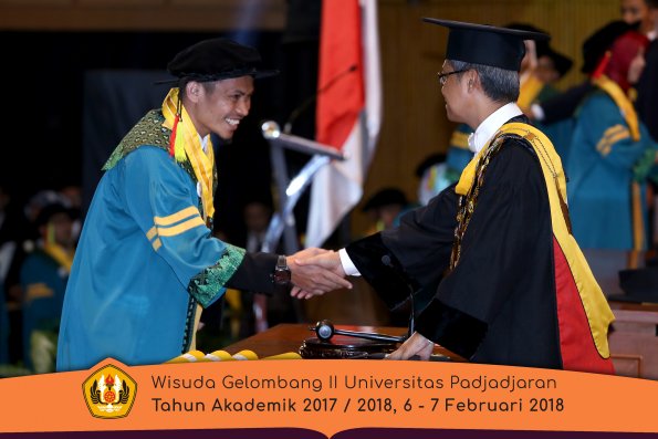 wisuda unpad gel II TA 2017-2018 MIPA Oleh Rektor 003