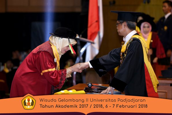 wisuda unpad gel II TA 2017-2018 MIPA Oleh Rektor 083