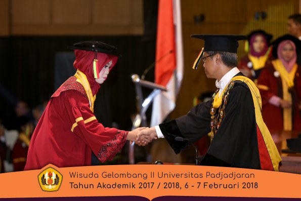 wisuda unpad gel II TA 2017-2018 MIPA Oleh Rektor 106