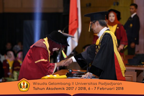 wisuda unpad gel II TA 2017-2018 MIPA Oleh Rektor 123