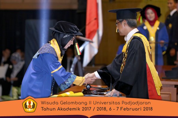 wisuda unpad gel II TA 2017-2018 MIPA Oleh Rektor 209