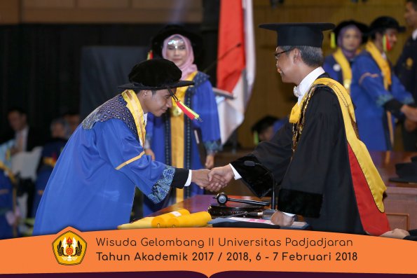 wisuda unpad gel II TA 2017-2018 MIPA Oleh Rektor 215