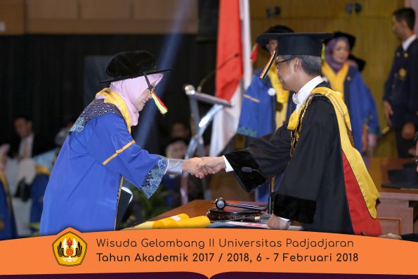 wisuda unpad gel II TA 2017-2018 MIPA Oleh Rektor 216