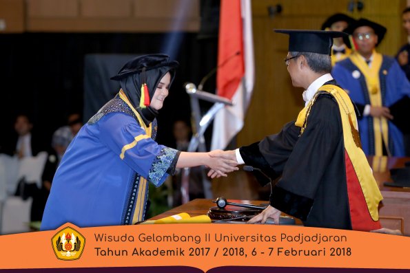 wisuda unpad gel II TA 2017-2018 MIPA Oleh Rektor 234