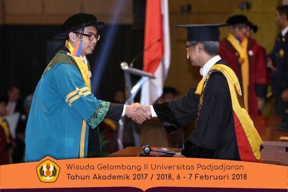 wisuda unpad gel II TA 2017-2018 fak Teknologi Geologi oleh Rektor 005