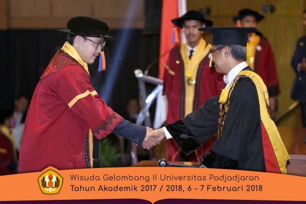 wisuda unpad gel II TA 2017-2018 fak Teknologi Geologi oleh Rektor 006
