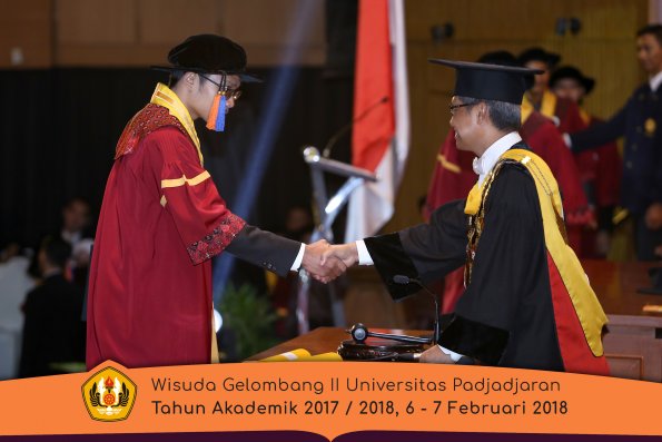 wisuda unpad gel II TA 2017-2018 fak Teknologi Geologi oleh Rektor 021
