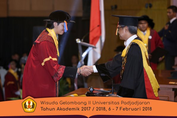 wisuda unpad gel II TA 2017-2018 fak Teknologi Geologi oleh Rektor 024