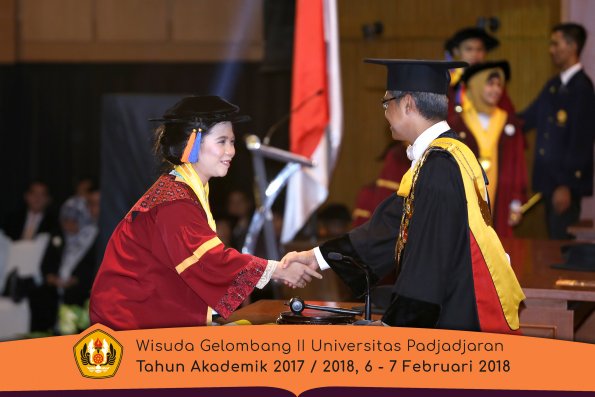 wisuda unpad gel II TA 2017-2018 fak Teknologi Geologi oleh Rektor 031