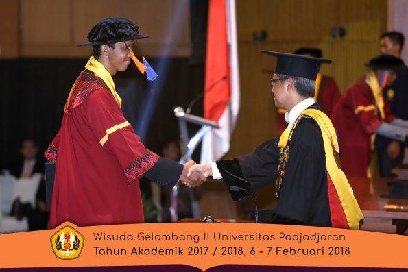wisuda unpad gel II TA 2017-2018 fak Teknologi Geologi oleh Rektor 036