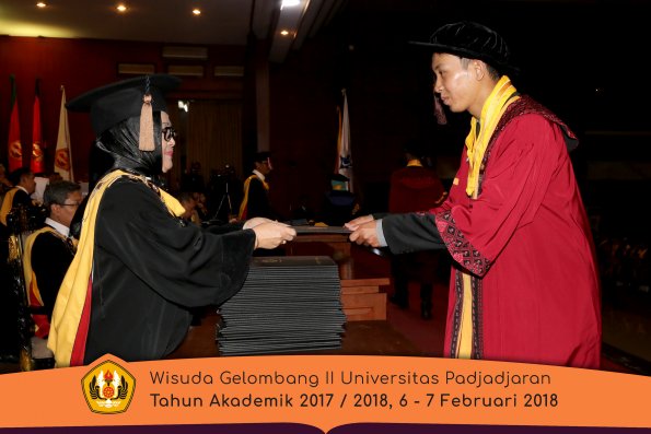 wisuda unpad gel II TA 2017-2018 Fakultas Peternakan  Oleh Dekan 003