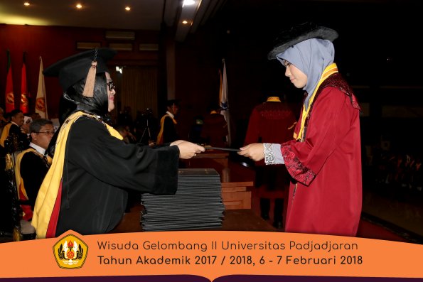 wisuda unpad gel II TA 2017-2018 Fakultas Peternakan  Oleh Dekan 004