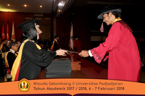 wisuda unpad gel II TA 2017-2018 Fakultas Peternakan  Oleh Dekan 006