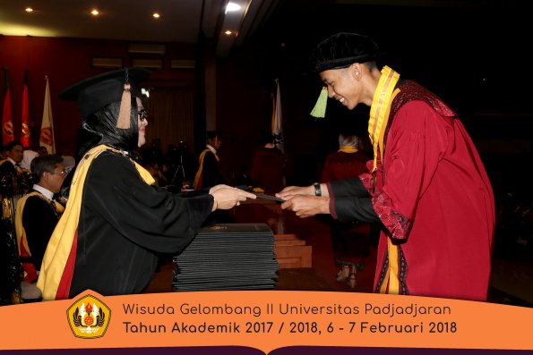 wisuda unpad gel II TA 2017-2018 Fakultas Peternakan  Oleh Dekan 008