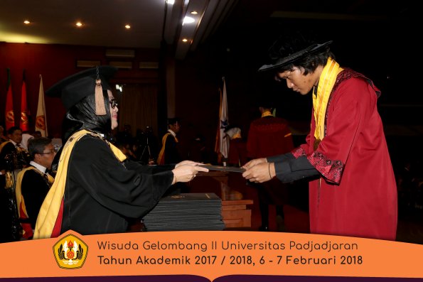 wisuda unpad gel II TA 2017-2018 Fakultas Peternakan  Oleh Dekan 009