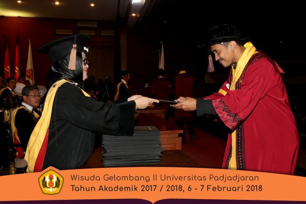 wisuda unpad gel II TA 2017-2018 Fakultas Peternakan  Oleh Dekan 010