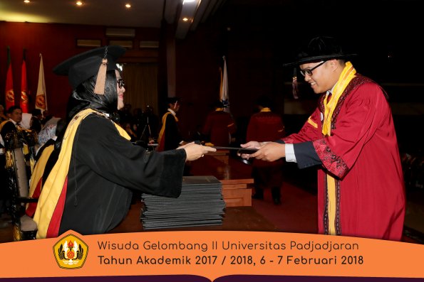 wisuda unpad gel II TA 2017-2018 Fakultas Peternakan  Oleh Dekan 012