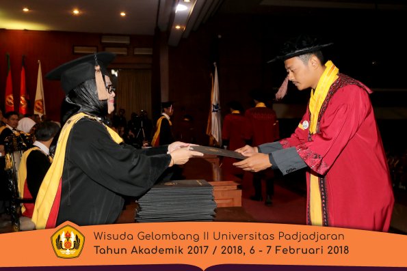 wisuda unpad gel II TA 2017-2018 Fakultas Peternakan  Oleh Dekan 014