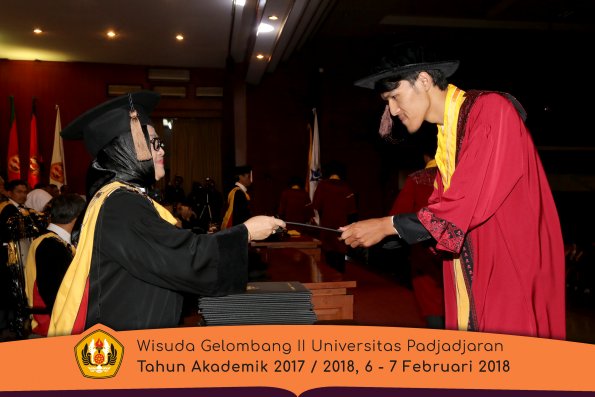 wisuda unpad gel II TA 2017-2018 Fakultas Peternakan  Oleh Dekan 015