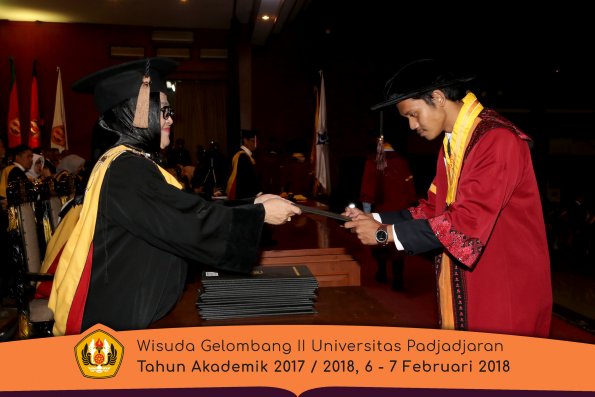 wisuda unpad gel II TA 2017-2018 Fakultas Peternakan  Oleh Dekan 025