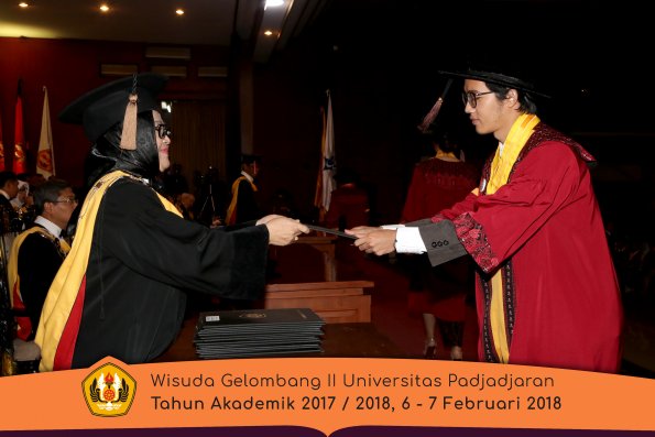wisuda unpad gel II TA 2017-2018 Fakultas Peternakan  Oleh Dekan 029