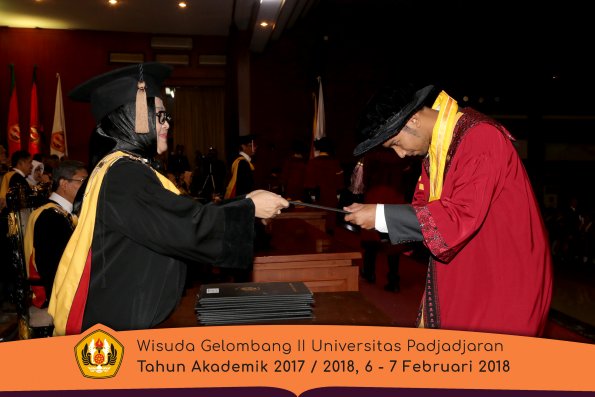wisuda unpad gel II TA 2017-2018 Fakultas Peternakan  Oleh Dekan 031