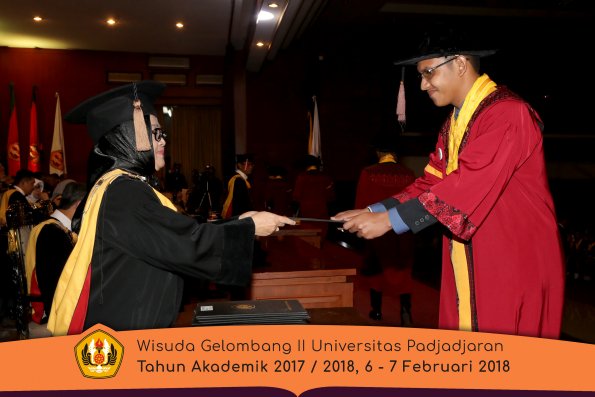 wisuda unpad gel II TA 2017-2018 Fakultas Peternakan  Oleh Dekan 032