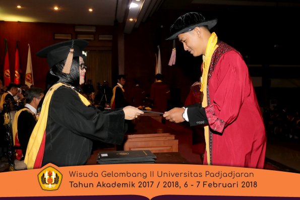 wisuda unpad gel II TA 2017-2018 Fakultas Peternakan  Oleh Dekan 034