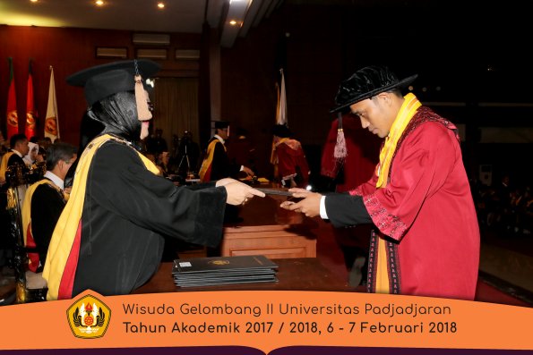 wisuda unpad gel II TA 2017-2018 Fakultas Peternakan  Oleh Dekan 035