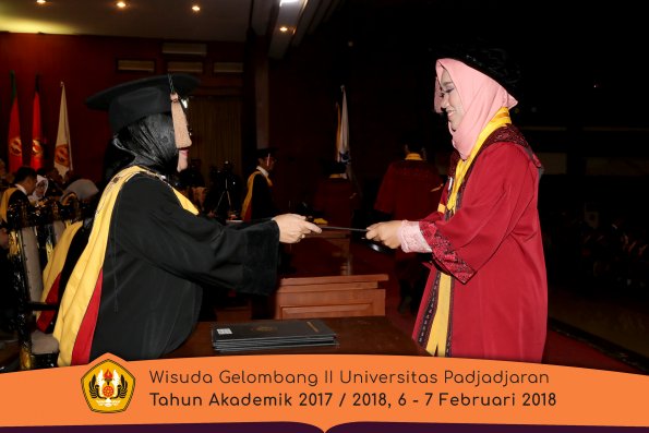 wisuda unpad gel II TA 2017-2018 Fakultas Peternakan  Oleh Dekan 039