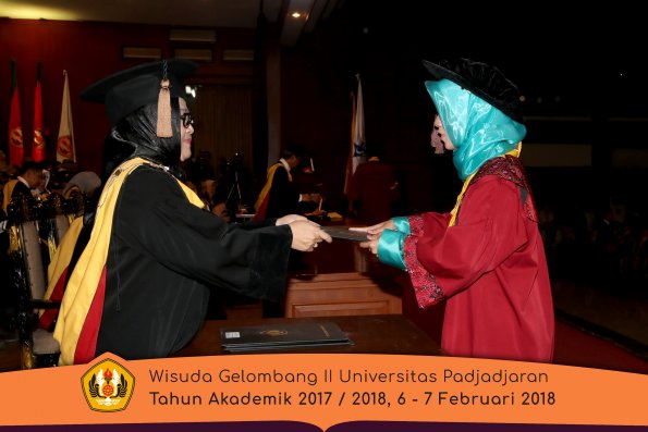wisuda unpad gel II TA 2017-2018 Fakultas Peternakan  Oleh Dekan 041